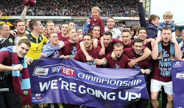 挪媒：哈兰德因曼奇尼摸屁股产生冲突，挪威队赛后庆祝至深夜（挪威媒体：哈兰德与曼奇尼因拍臀发生争执，挪威队赛后庆祝至深夜）