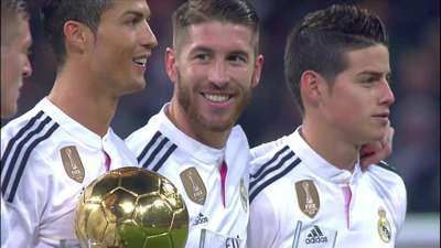 球队在最关键时刻站了出来（关键时刻，球队挺身而出）