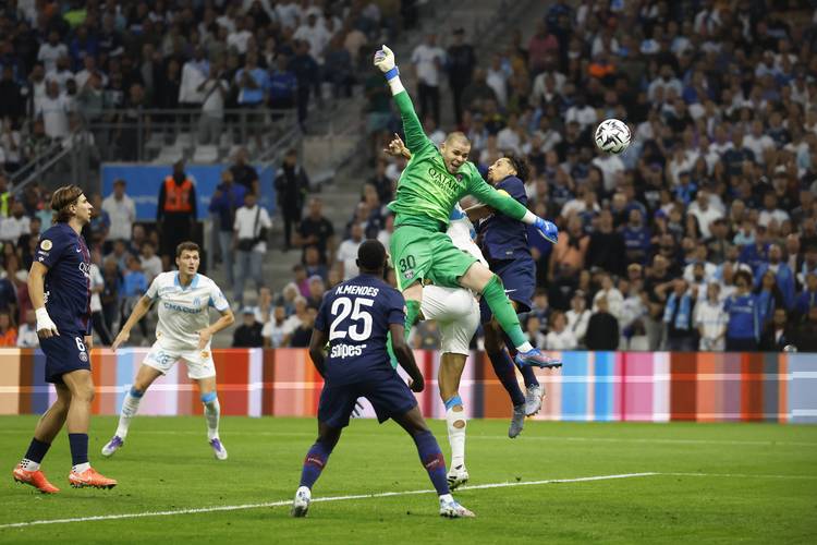 媒体人：郑智执教西海岸也不错，但不可避免地要跟邵佳一对比（媒体人：郑智执教西海岸合适，但难免被拿来与邵佳一比较）