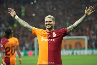 港陆同心赓续体育情，白发映蓝甲“让他们不想家”（港陆携手共续体坛情，银发映蓝甲“让他们不想家”）