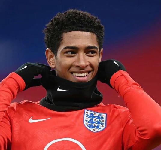 官方：30岁纽卡中场艾萨克-海登自由身离队（官宣：纽卡30岁中场艾萨克-海登以自由球员身份离队）