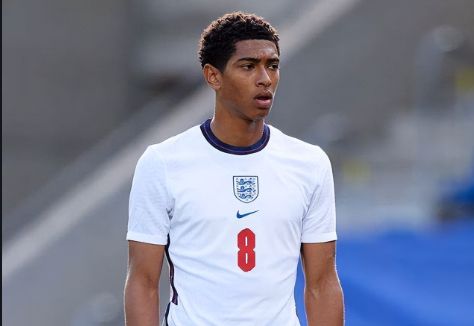 拉菲尼亚的王者归来：巴萨的定海神针与欧冠梦想（拉菲尼亚强势回归：巴萨中流砥柱点燃欧冠希望）