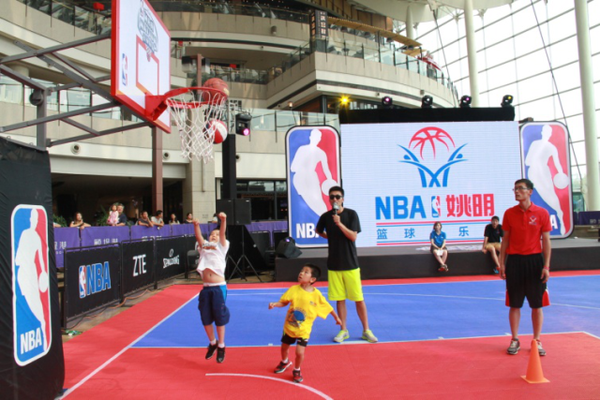 马德兴：中国足球受冷遇因成绩没突破，地方超火爆是大众怒其不争（马德兴：战绩无突破致国足遭冷落，地方火热折射大众怒其不争）