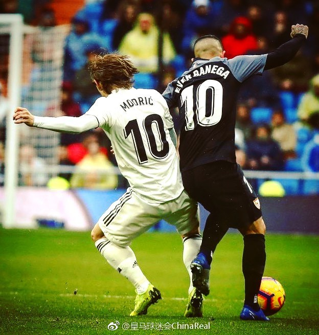 拉斯维加斯见！魔术&尼克斯率先晋级会师半决赛（魔术与尼克斯率先晋级，半决赛拉斯维加斯相会）