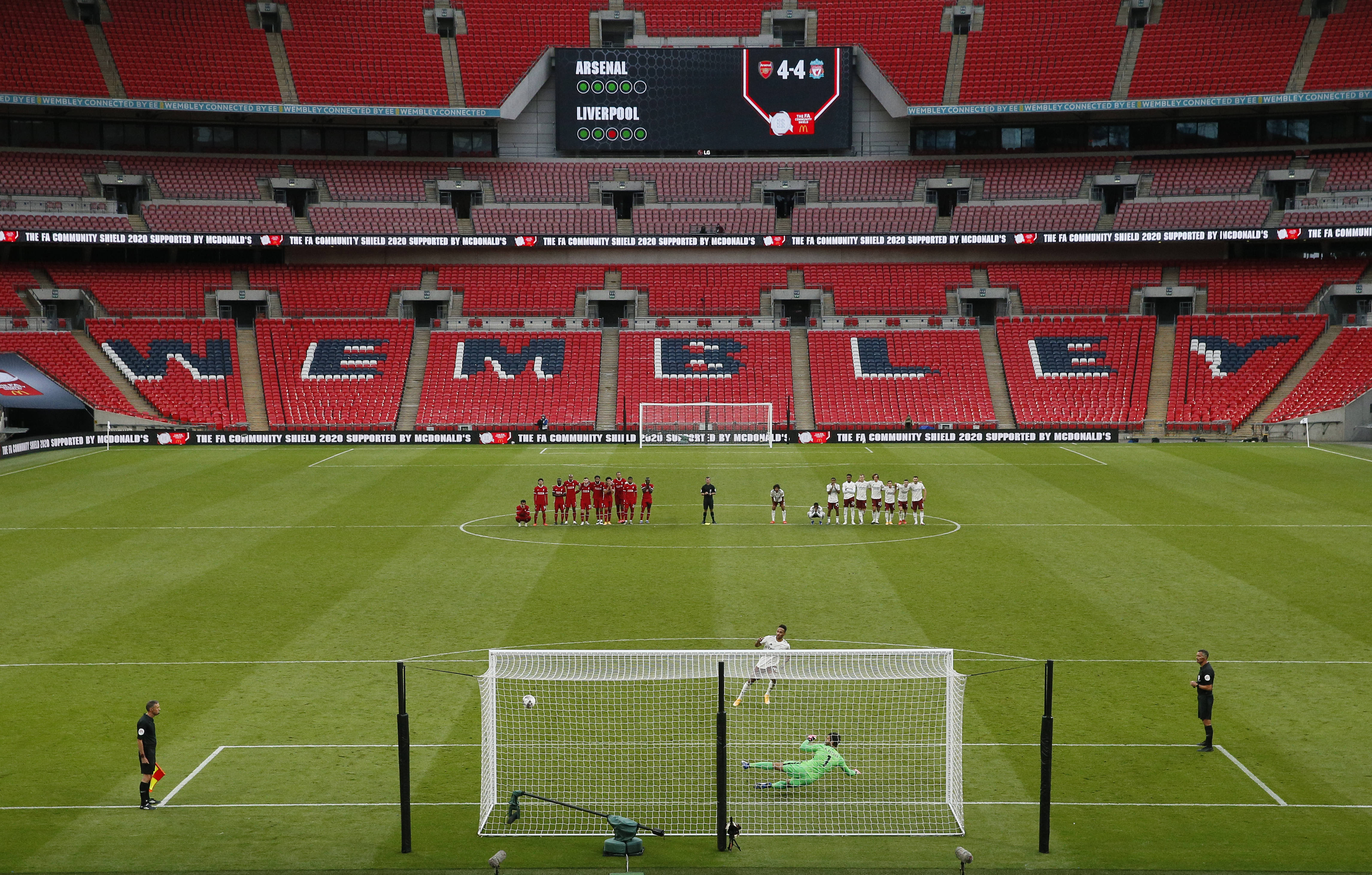 中超国内球员限薪500万元 俱乐部签“阴阳合同”将降级（中超设国内球员年薪上限500万，俱乐部签“阴阳合同”将被降级）