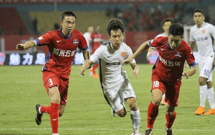 澳超战报：怀特替补造两球，十人阿德莱德联4-1墨尔本城（澳超赛报：怀特替补两次参与破门，十人阿德莱德联4比1击败墨尔本城）